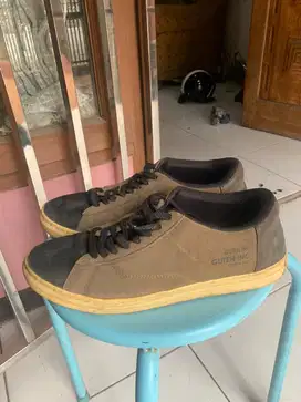 Sepatu second size 39