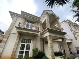 Disewakan Rumah Classic Mediteranian Siap Huni di Bukit Hijau, PI