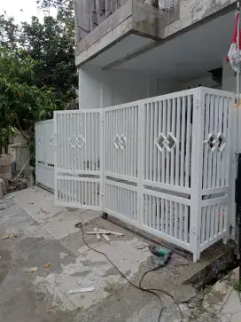 Pagar lipat keren besi hollo