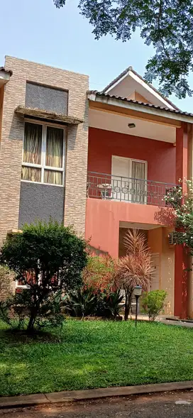 Rumah hoek Legenda Wisata bagus