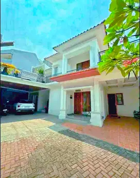 DiJual Cepat Rumah mewah  di perumahan Elite  Puri Sriwedari Cibubur