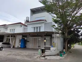 DIJUAL Rumah Mewah 3 Lantai di Kompleks The Clove Tanjung Bunga