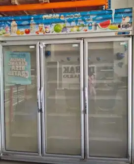 Showcase 3 pintu