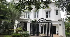 Dijual Rumah Mewah 2,5 lantai di Pondok Indah