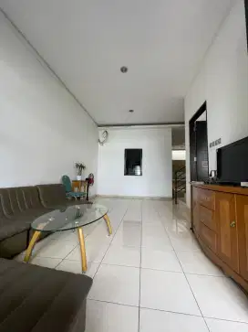 Dijual Rumah 5+1 BR di perumahan Taman Ratu Kebon Jeruk