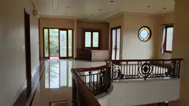 Sewa Rumah Pondok Indah 650 m2 Dekat JIS Tampung 8 Mobil 718 Juta/Thn