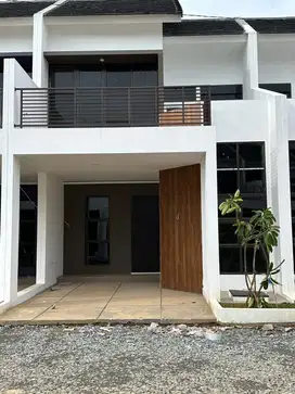 Rumah 2 lantai siap huni di Kristal Aryana Karawaci 10 menit ke tol