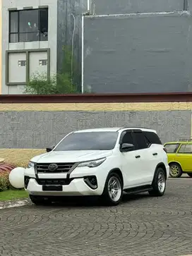 di jual fortuner VRZ 2016 putih.spek cumi tipis
