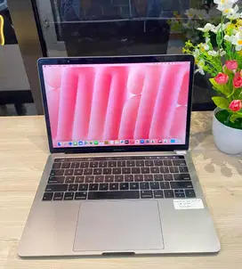Macbook Pro 2018 15inch Dual VGA Core I7 Ram SSD Normal Bergaransi