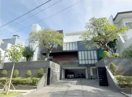 Disewakan Rumah Mewah Lokasi Elite & Tenang Area Simprug