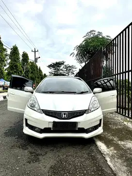 DIJUAL HONDA JAZZ RS AT MMC 2012