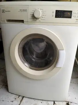 mesin cuci elektroluk