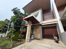 Rumah Sewa Perumahan Elit Nyaman & Strategis Tengah Kota