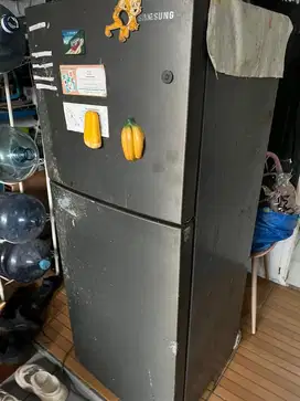 Kulkas 2 pintu bekas