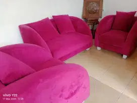 Sofa custem bahan lembut model sedan