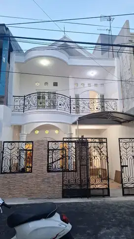 DIJUAL RUMAH CANTIK STRATEGIS 2 LT DI MALAKA SARI DUREN SAWIT JAKARTA