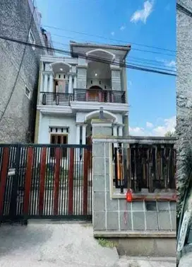 DILELANG SEGERA Rumah 2 lantai bagus di Jl. Pondok Rosa