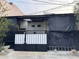 Dijual rumah posisi hook full renovasi di Harapan Indah Bekasi