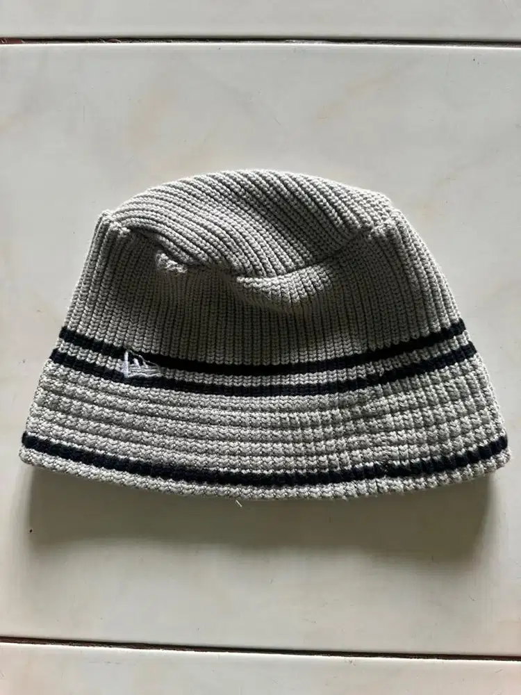 Bucket new era kondi masih  baru