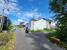 100 meter Jl. Kabupaten, Peruntukan Hunian, Kos dan Tepi Aspal