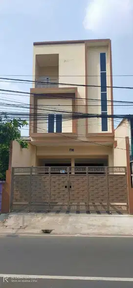 Ruko dekat stasiun Kreta 3 lantai di Malaka Duren Sawit Jakarta-Timur