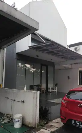 Di jual1 bidang tanah dengan total luas 160 m2 berikut bangunan