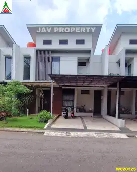 Dijual rumah 2 lantai di Jakarta Timur siap huni dengan 4+1 kamar