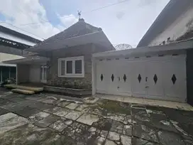 Rumah Hitung Tanah Strategis di Jalan Kapten Mulyadi Pasar Kliwon Solo