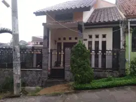DISEWAKAN RUMAH VIEW SAWAH DAN KOTA