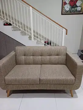 Sofa vinoti living baru