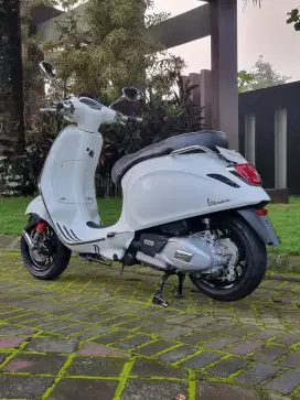 Vespa Sprint ABS 150 IGet thn 2022 pmk 2023 Putih Mulus Koko Motor