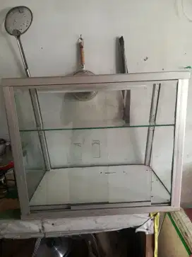 Etalase kaca makanan