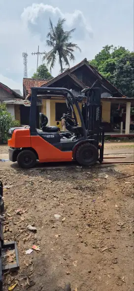 Forklift Toyota 2,5 Ton,Manual,Tiang Threelift,1DZ-II,8FD25,Tahun 2015