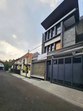 BARU& SIAP HUNI. Rumah Pondok indah Dijual, Jalan 3 Mobil - Nego