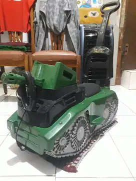 Mobil-mobilan tank (Dorong & tarik)