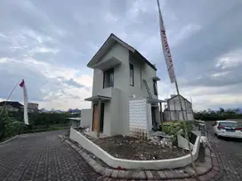 FLOWER GARDEN PARADISE! Villa dengan Taman Indah, Harga Terjangkau,