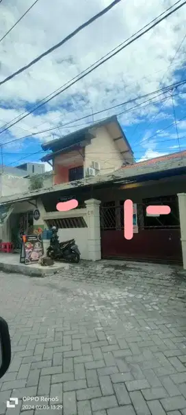 JUAL Rumah kost aktiv 1,5 lantai Bebas banjir disamping Univ PETRA