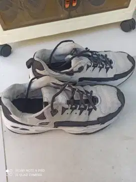 Sepatu pria skechers size 42