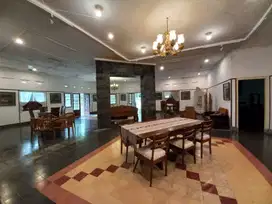 VILLA Heritage ada lapangan tenis di wisata kaliurang Jogja
