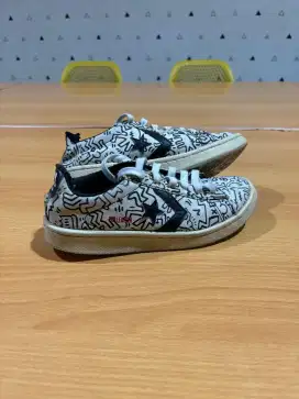 Sepatu Converse x Keith Haring Pro Leather Low Top