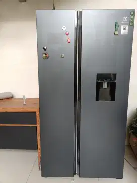 Kulkas Electrolux side by side ESE6141A-BID