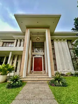 HOT SALE!!!RUMAH MEWAH SIAP HUNI LOKASI STRATEGIS AMAN DAN