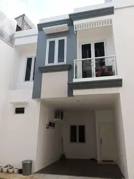 Rumah dijual 2 lantai ada carport di Kemayoran Jakarta pusat