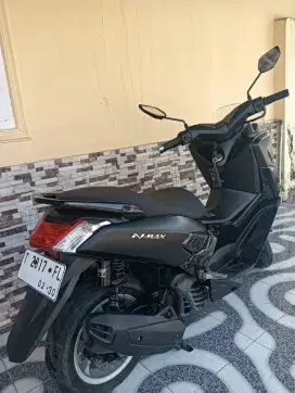 Yamaha Nmax hitam