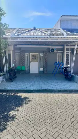 JUAL RUMAH SUDAH RENOVASI FULL BANGUNAN DI AMARYLIS TANJUNG BUNGA MKS