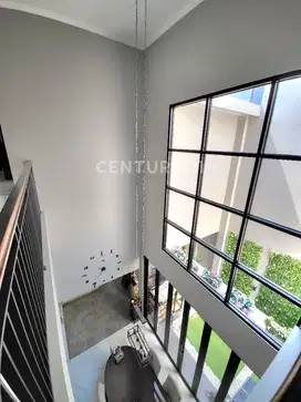 Dijual Rumah Mewah Roftoop Di Menteng Bintaro  Dekat Mall Tangsel