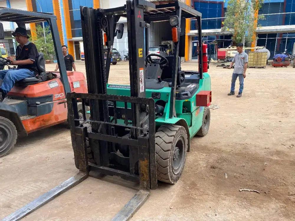 Forklift 2 Stage - 3 Stage 3 Ton  Baru Rental Sewa