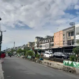 Dijual Rumah Usaha Taman Ratu