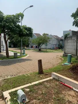 Rumah Minimalis dekat taman di Imperial Green, Tangerang