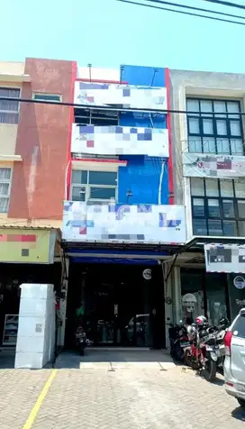Ruko di pinggir jalan Raya Wiyung. Dekat perumahan Babatan pratama
